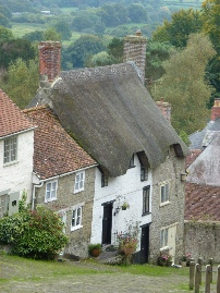 Very old, thatched houses in Shaftesbury. 
